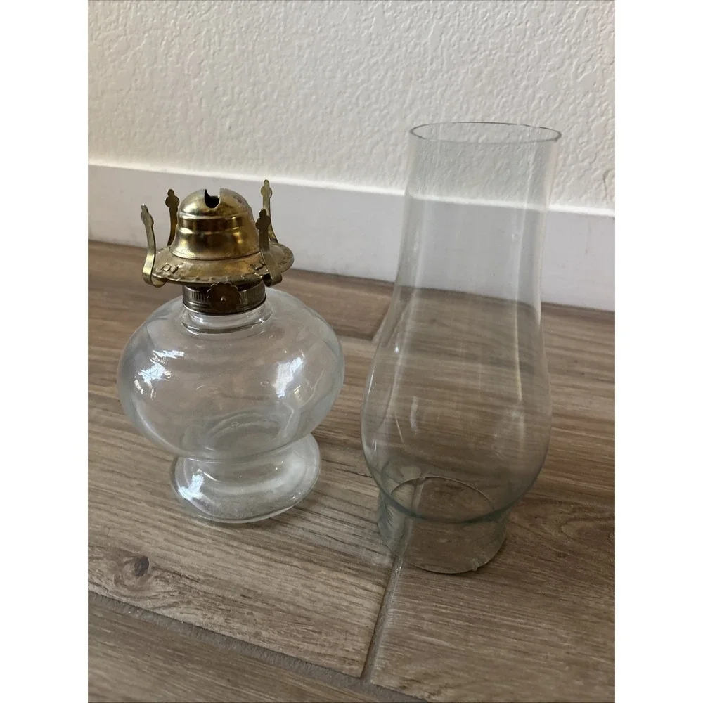 Vintage Oil Lamp with Shade - Good Condition 15